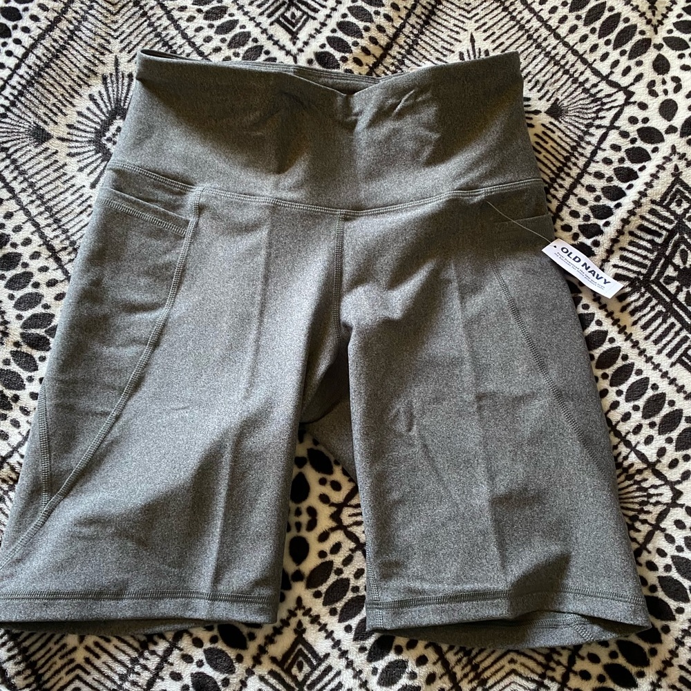 🆕 High Rise Powersoft Bike Shorts. Size M